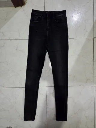 Pantalón vaquero negro