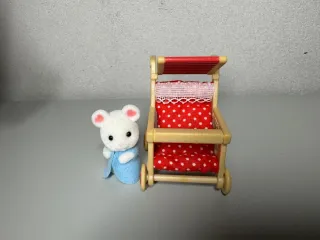 Bebé ratón y carrito Sylvanian Families