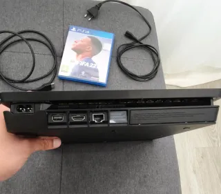 PS4 Slim 500GB + FIFA 22
