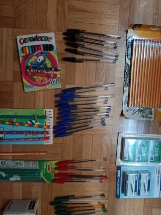 Material Escolar: Bolígrafos, Lápices y Más