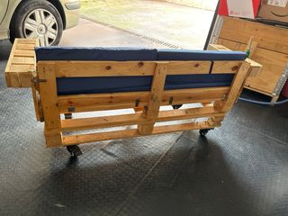 Banco Palets Artesanal con Ruedas