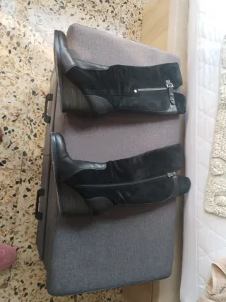 Botas altas negras en buen estado