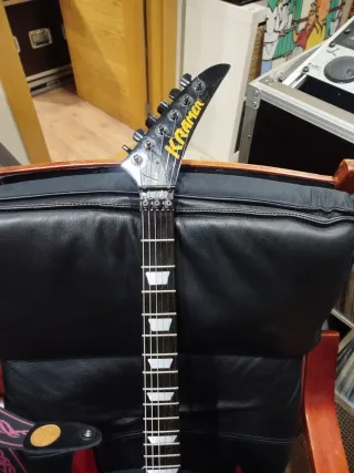 Guitarra Eléctrica Kramer 620