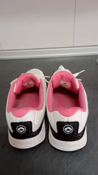 Zapatillas de pádel blancas y rosas