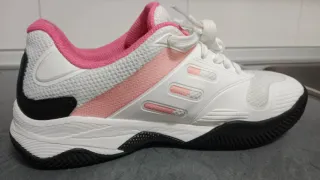 Zapatillas de pádel blancas y rosas