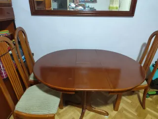 Mesa de comedor redonda de madera, extensible.