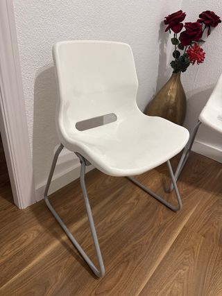 2 Sillas Blancas Metal