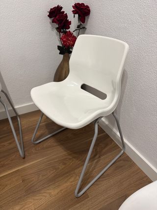 2 Sillas Blancas Metal