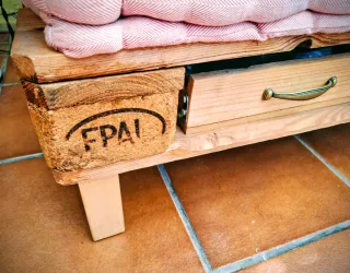 Sofá de Palets con Cojines y puff