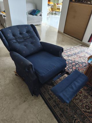 2 Poltrone Reclinabili con Poggiapiedi