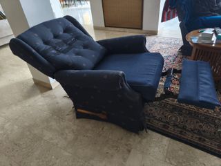 2 Poltrone Reclinabili con Poggiapiedi