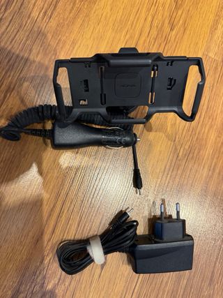 Vecchi telefoni Nokia X6 e Sony Ericsson