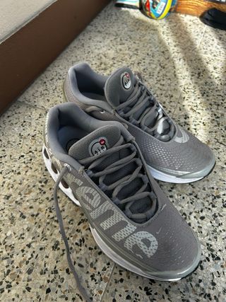 Nike Air DN x Supreme Gris/Blanco