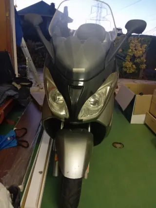 Aprilia 125 Maxi Scooter 2004