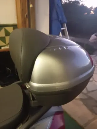 Aprilia 125 Maxi Scooter 2004