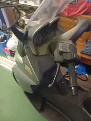 Aprilia 125 Maxi Scooter 2004