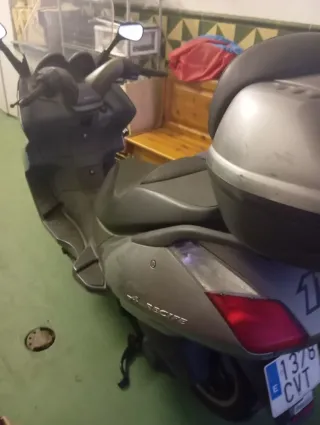 Aprilia 125 Maxi Scooter 2004