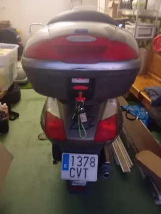 Aprilia 125 Maxi Scooter 2004