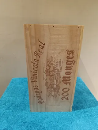 Caja de Madera Bodegas Vinícola Real 200 Monges