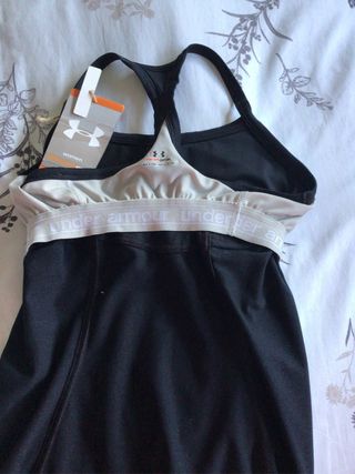 Camiseta tirantes Under Armour negra