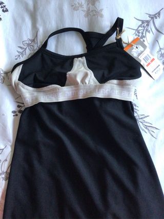 Camiseta tirantes Under Armour negra