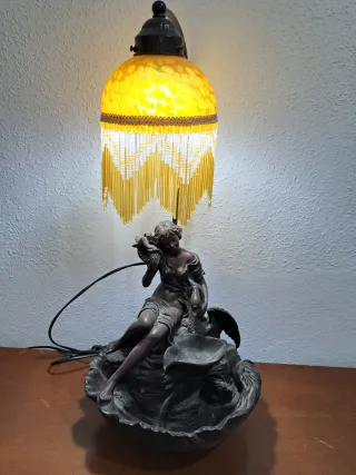 Lámpara Fuente Agua Mujer y Pájaro