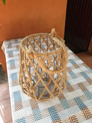 Candelabro rústico de cuerda y metal