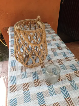 Candelabro rústico de cuerda y metal