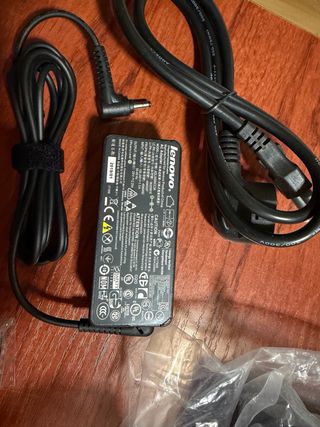 Cargador Lenovo Nuevo 2x30€