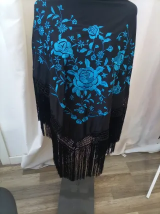 Mantón Flamenco Bordado Negro y Azul