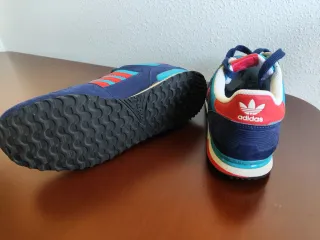 Zapatillas Adidas Azules y Rojas