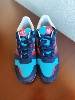 Zapatillas Adidas Azules y Rojas