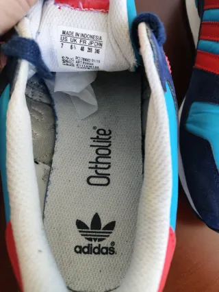 Zapatillas Adidas Azules y Rojas