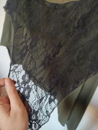 Minifalda verde con encaje negro