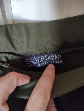 Minifalda verde con encaje negro