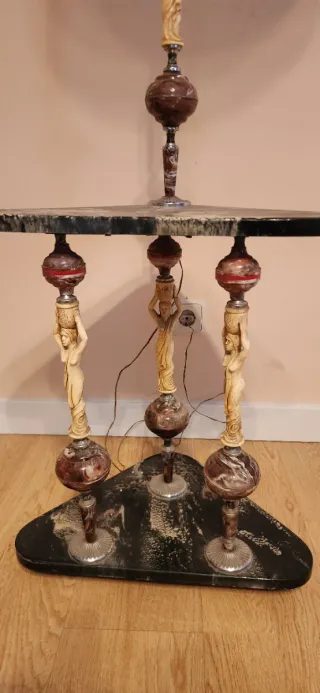 Lámpara de pie vintage antigua.