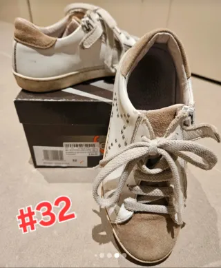 4 paia di Scarpe: 2 di Tommy Hilfiger