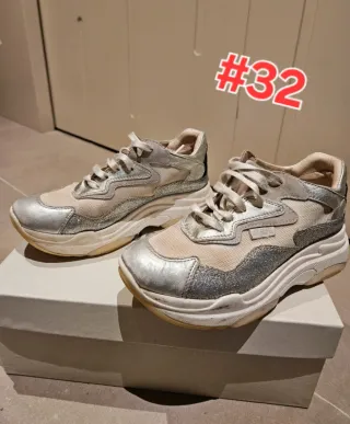 4 paia di Scarpe: 2 di Tommy Hilfiger