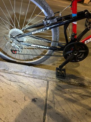 Bicicleta de montaña roja