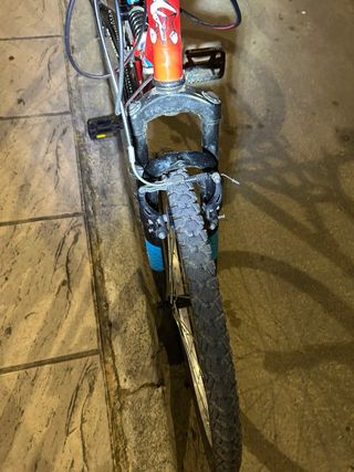 Bicicleta de montaña roja