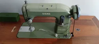 Máquina de coser SIGMA antigua
