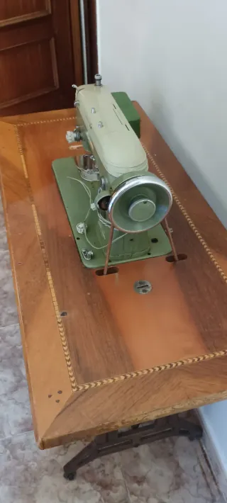 Máquina de coser SIGMA antigua