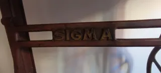 Máquina de coser SIGMA antigua