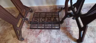 Máquina de coser SIGMA antigua