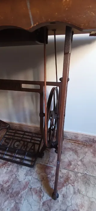Máquina de coser SIGMA antigua