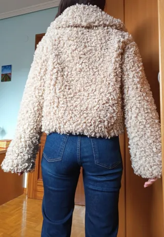 Cazadora de pelo beige Bershka
