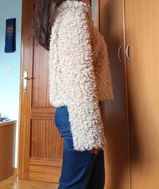 Cazadora de pelo beige Bershka