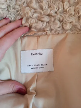 Cazadora de pelo beige Bershka