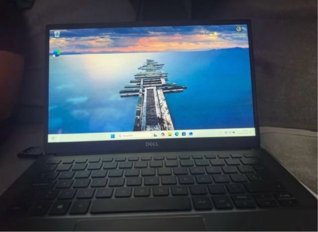 Portátil Dell 3301 Plateado