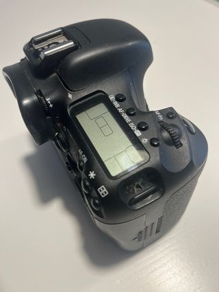 Canon 7D + 6 Baterías + 3 Tarjetas CF